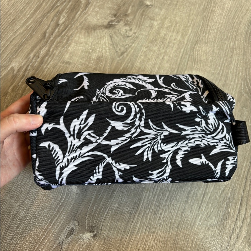 Vera Bradley small travel cosmetic bag - Picture 2 of 7